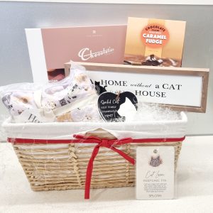 Deluxe Hamper for people who loves cats