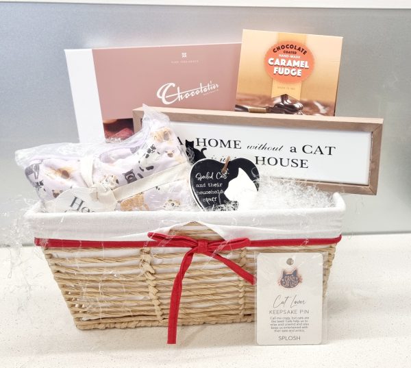 Deluxe Hamper for people who loves cats